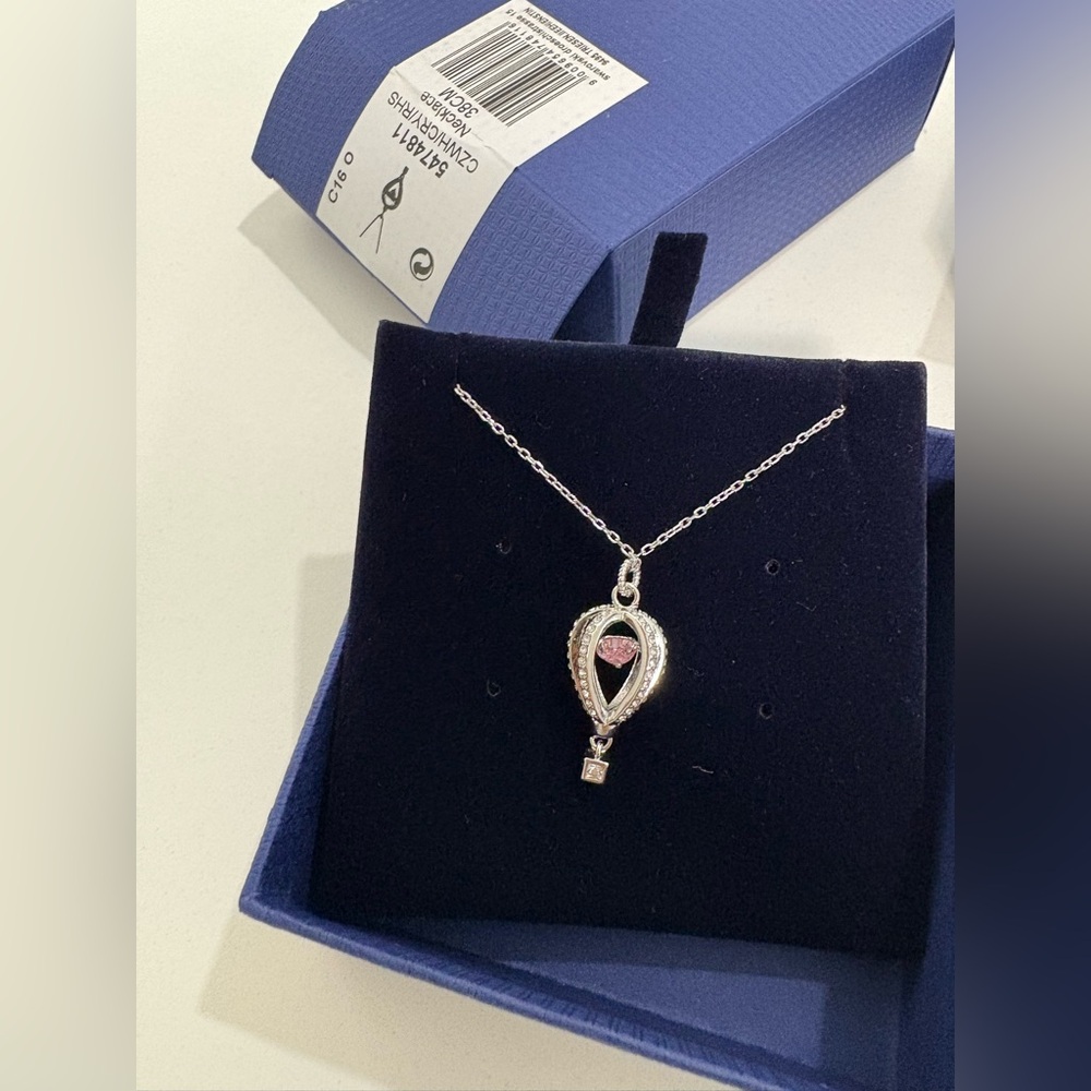 Swarovski into the sky Necklace - Picture 6 of 9
